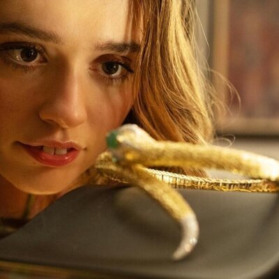 Aimee Lou Wood en Capítulo 2 titulado 'Special Treatments' de 'The White Lotus'
