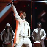 Regina, de Bosnia Herzergovina, canta en la Semifinal de Eurovision 2009
