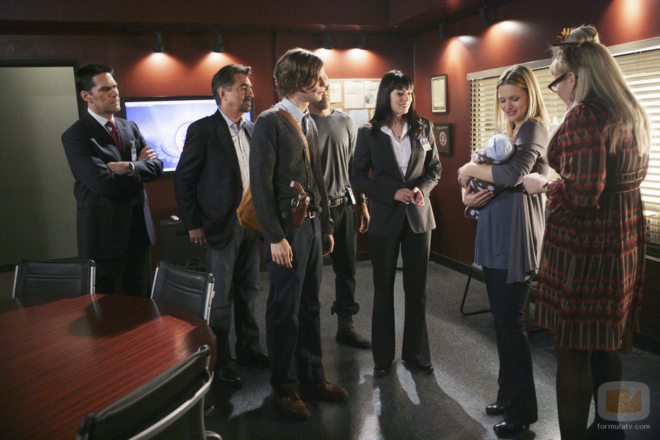 AJ Cook y su bebé