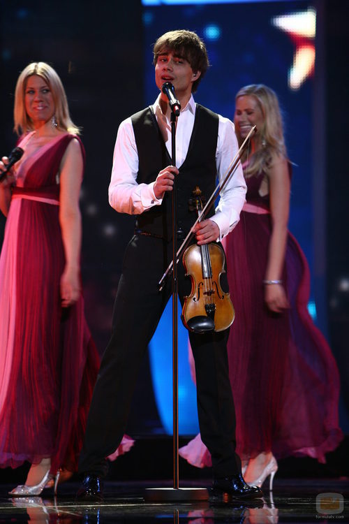 Alexander Rybak, de Noruega, canta 'Fairytale' en la Semifinal de Eurovision 2009