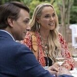 Elizabeth Berkley y Ralph Macchio en Capítulo 12 titulado 'Fuera de juego' de 'Cobra Kai'