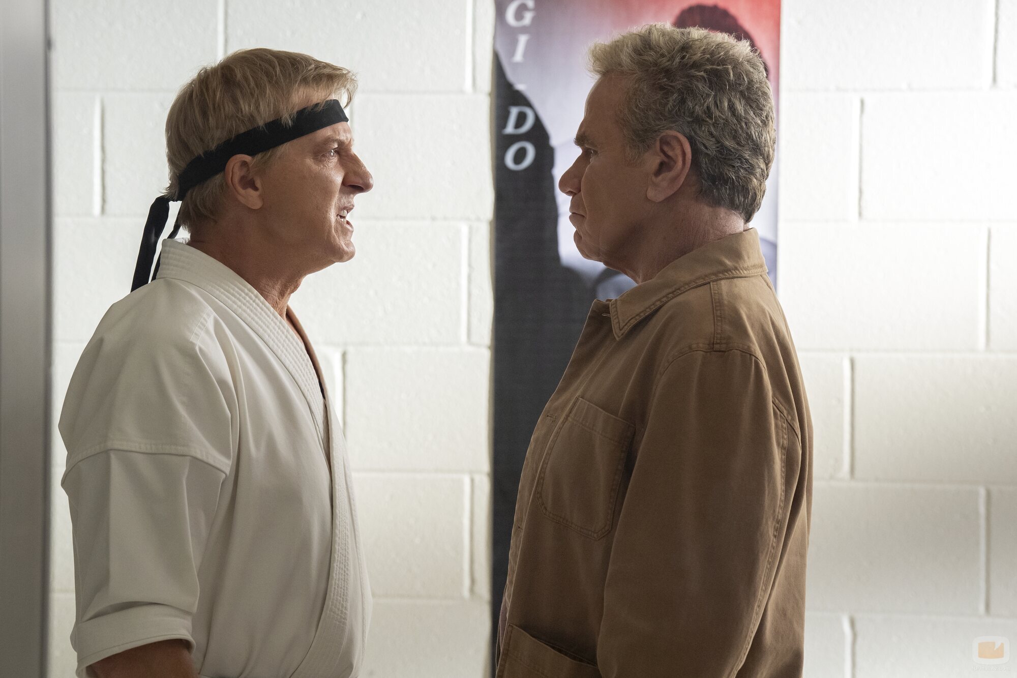 Imagen de William Zabka y Martin Kove en 6x13 'Mirar atrás' de 'Cobra Kai'