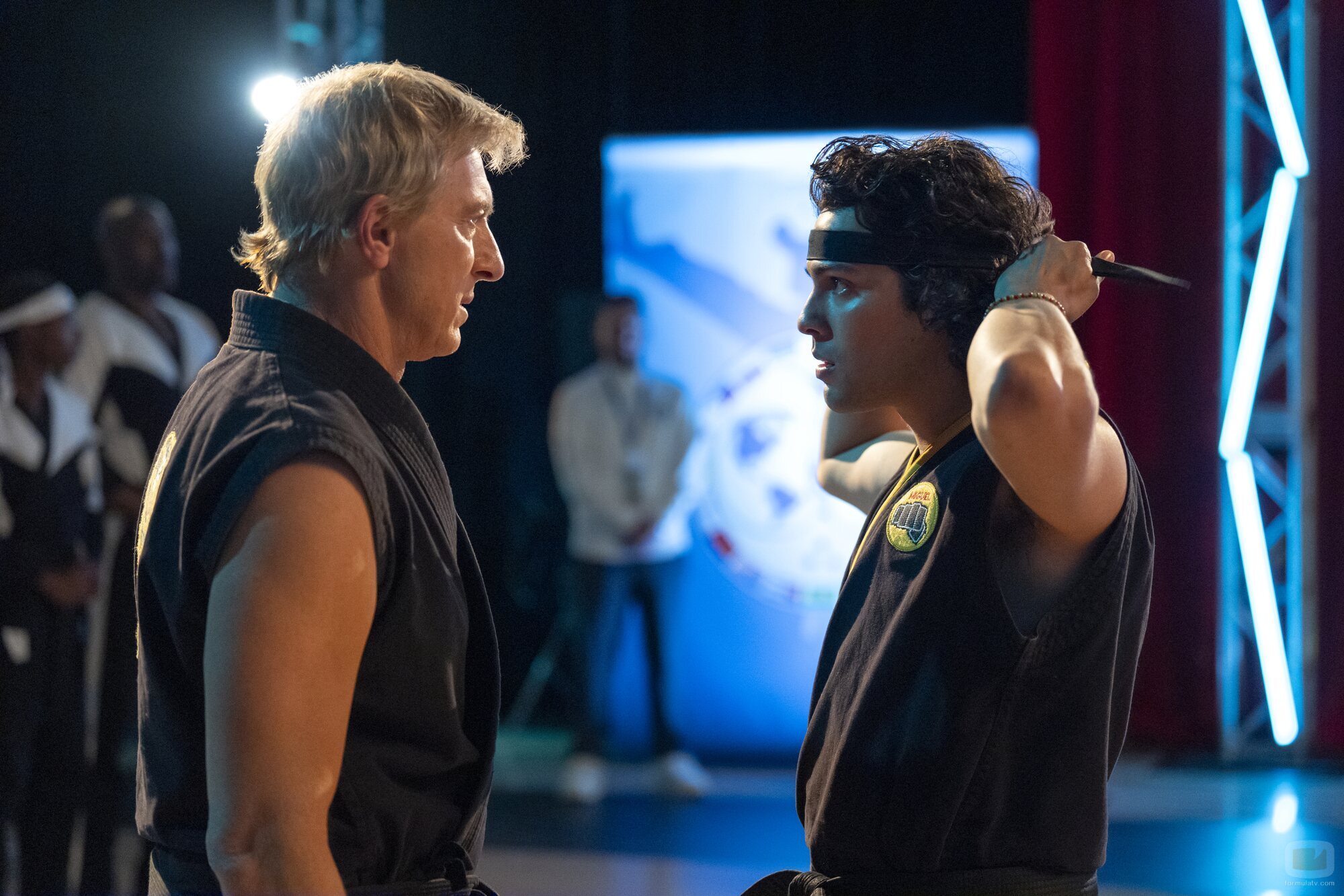William Zabka y Xolo Maridueña en 6x14 'Pegar el último' de 'Cobra Kai'