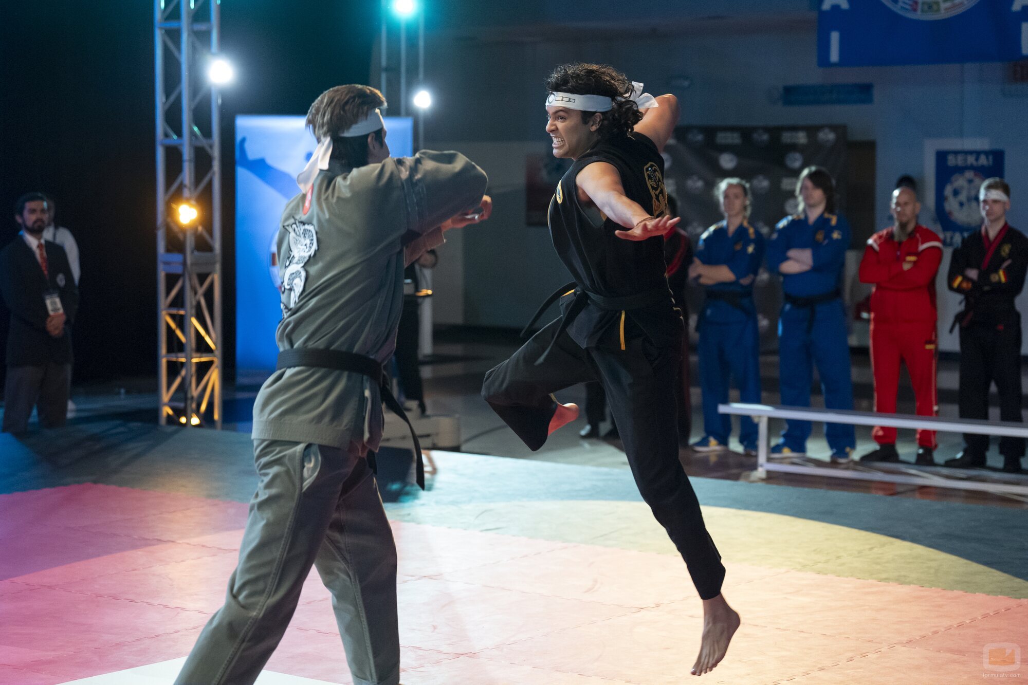 Xolo Maridueña en 6x14 'Pegar el último' de 'Cobra Kai'
