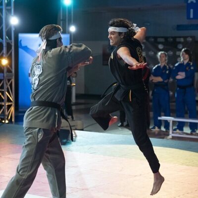 Xolo Maridueña en 6x14 'Pegar el último' de 'Cobra Kai'