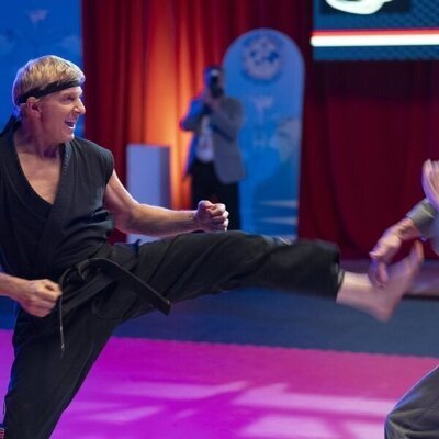 Still de William Zabka en 6x15 titulado 'Exdegenerado' de 'Cobra Kai'