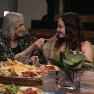 Mary Mouser en 6x15 'Exdegenerado' de 'Cobra Kai'
