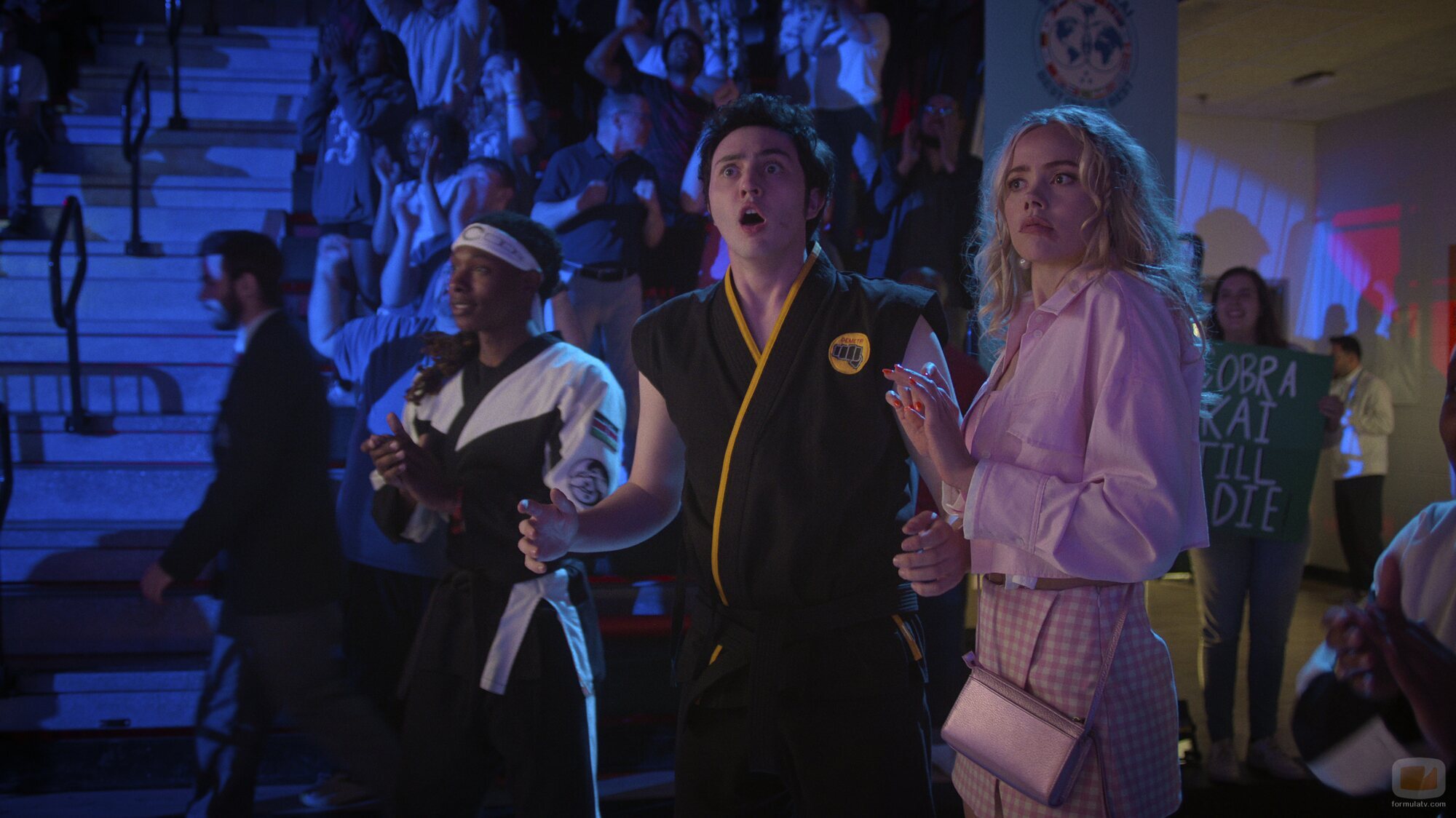 Gianni DeCenzo y Annalisa Cochrane en 6x15 'Exdegenerado' de 'Cobra Kai'