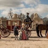 Carlos Scholz y Alicia Armenteros en el 1x01 de 'La vida breve'