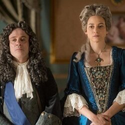 Javier Gutiérrez y Leonor Watling en el 1x01 de 'La vida breve'