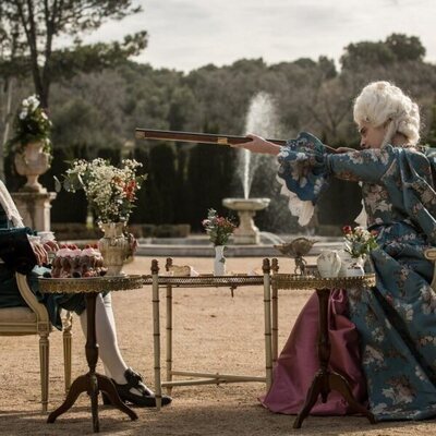 Carlos Scholz y Alicia Armenteros en la temporada 1 y el capítulo 02 de 'La vida breve'