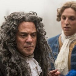 Javier Gutiérrez y Carlos Scholz en la temporada 1 y el capítulo 02 de 'La vida breve'
