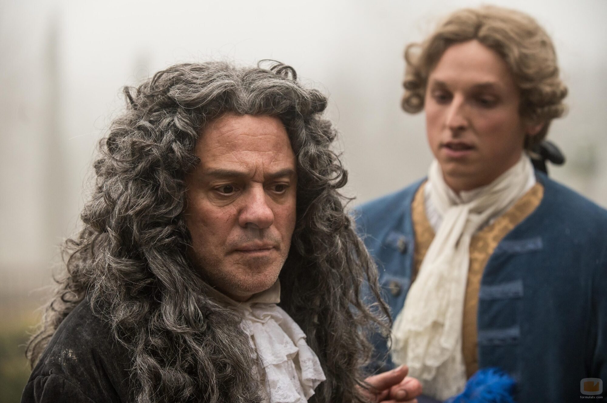 Javier Gutiérrez y Carlos Scholz en la temporada 1 y el capítulo 02 de 'La vida breve'