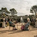 Carlos Scholz y Alicia Armenteros en 1x02 'A rey muerto, rey puesto' de 'La vida breve'