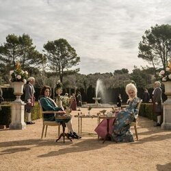 Carlos Scholz y Alicia Armenteros en 1x02 'A rey muerto, rey puesto' de 'La vida breve'