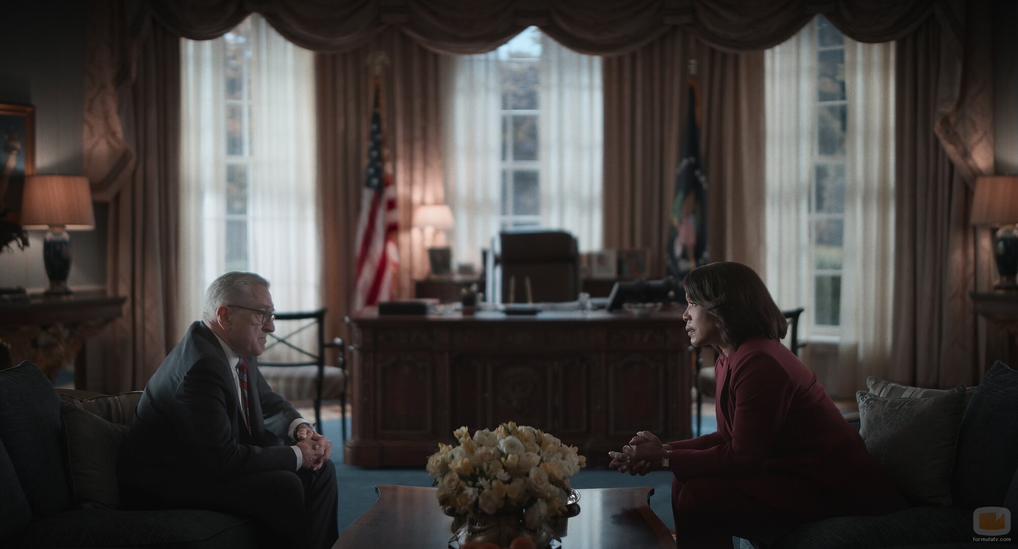 Angela Bassett y Robert De Niro en 1x01 titulado 'Episodio 1' de 'Día cero'