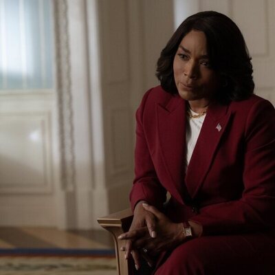 Angela Bassett en 1x01 titulado 'Episodio 1' de 'Día cero'