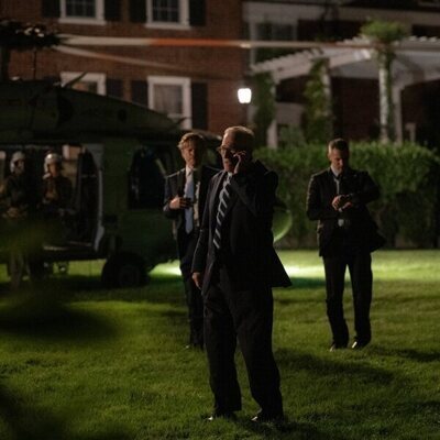 Robert De Niro y Jesse Plemons en 1x01 titulado 'Episodio 1' de 'Día cero'