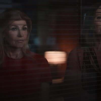 Connie Britton y Joan Allen en el 1x04 de 'Día cero'