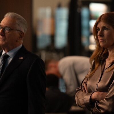 Connie Britton y Robert De Niro en el 1x04 de 'Día cero'