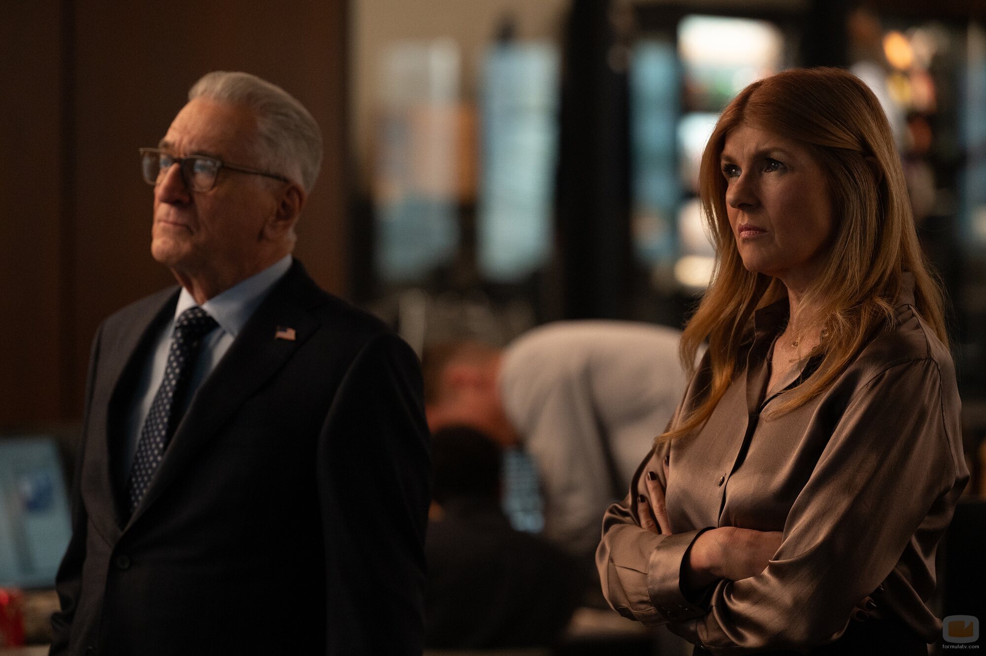 Connie Britton y Robert De Niro en el 1x04 de 'Día cero'