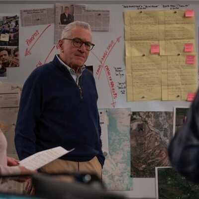 Escena de Connie Britton y Robert De Niro en el 1x05 de 'Día cero'