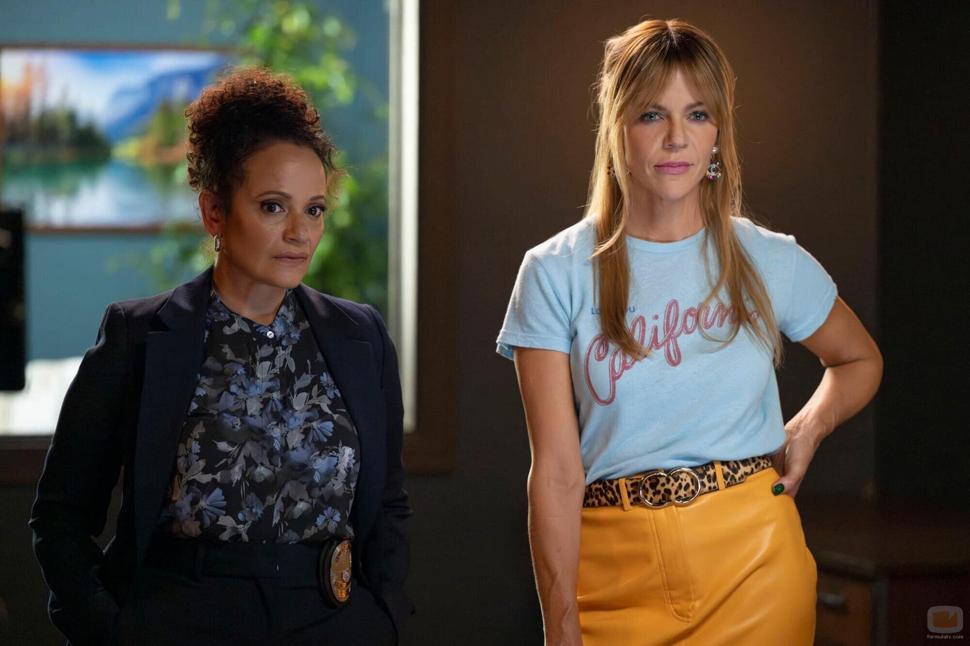 Kaitlin Olson y Judy Reyes en el 1x06 de 'High Potential'