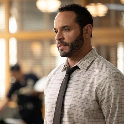 Escena de Daniel Sunjata en el 1x06 de 'High Potential'