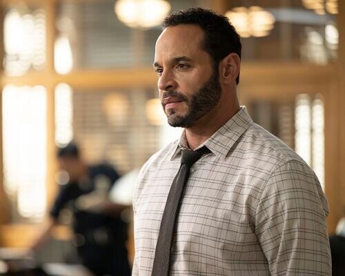 Escena de Daniel Sunjata en el 1x06 de 'High Potential'