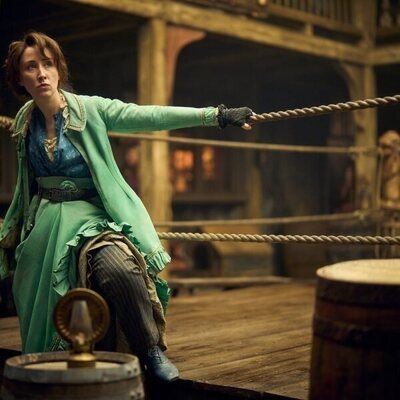 Foto de Erin Doherty en el 1x01 de 'A Thousand Blows'