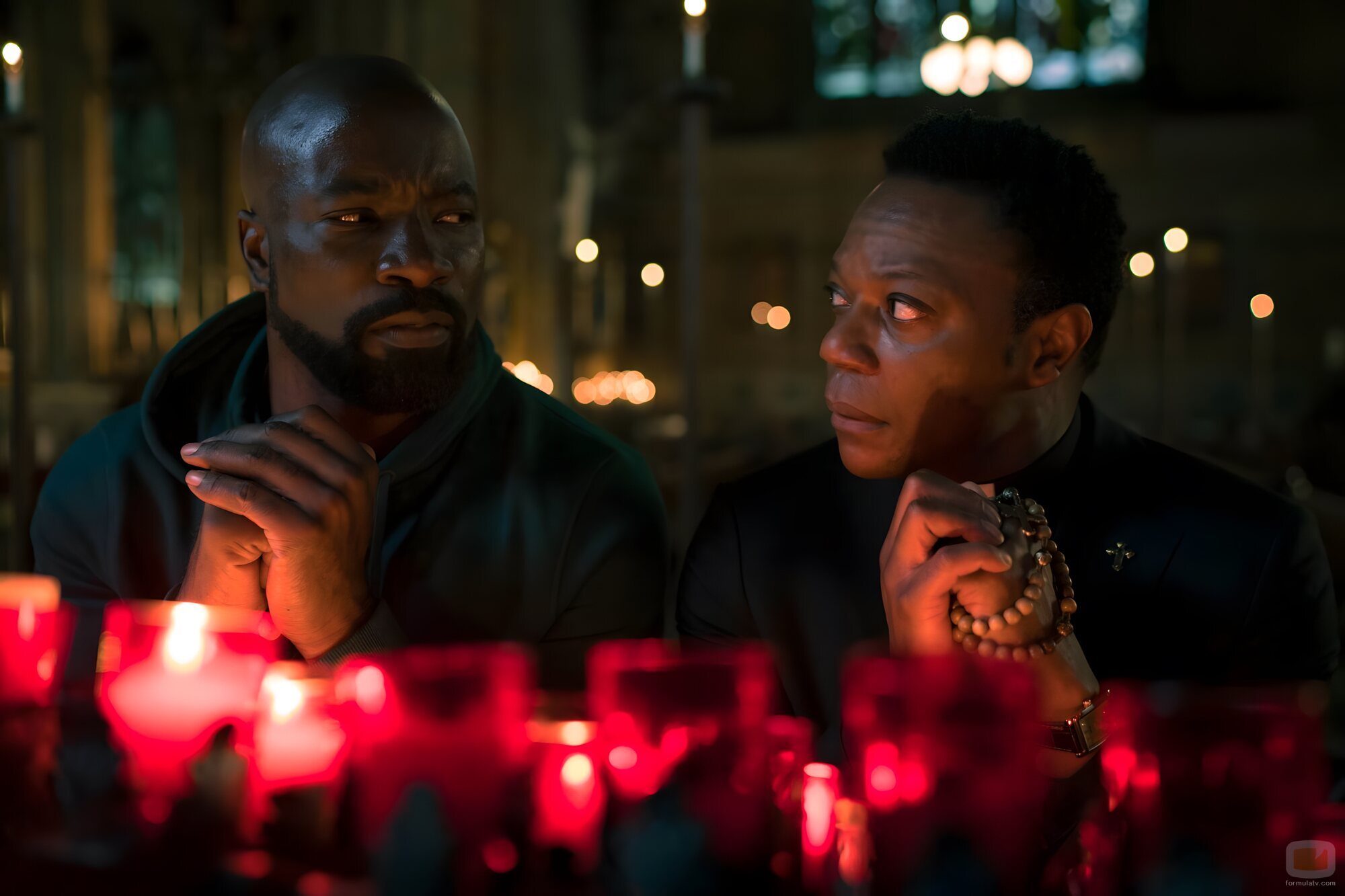 Mike Colter y Chukwudi Iwuji en Capítulo 3 titulado 'Cómo hacer la matanza de un cerdo' de 'Evil'