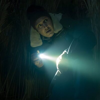 Aasif Mandvi en 'Cómo hacer la matanza de un cerdo' de 'Evil'