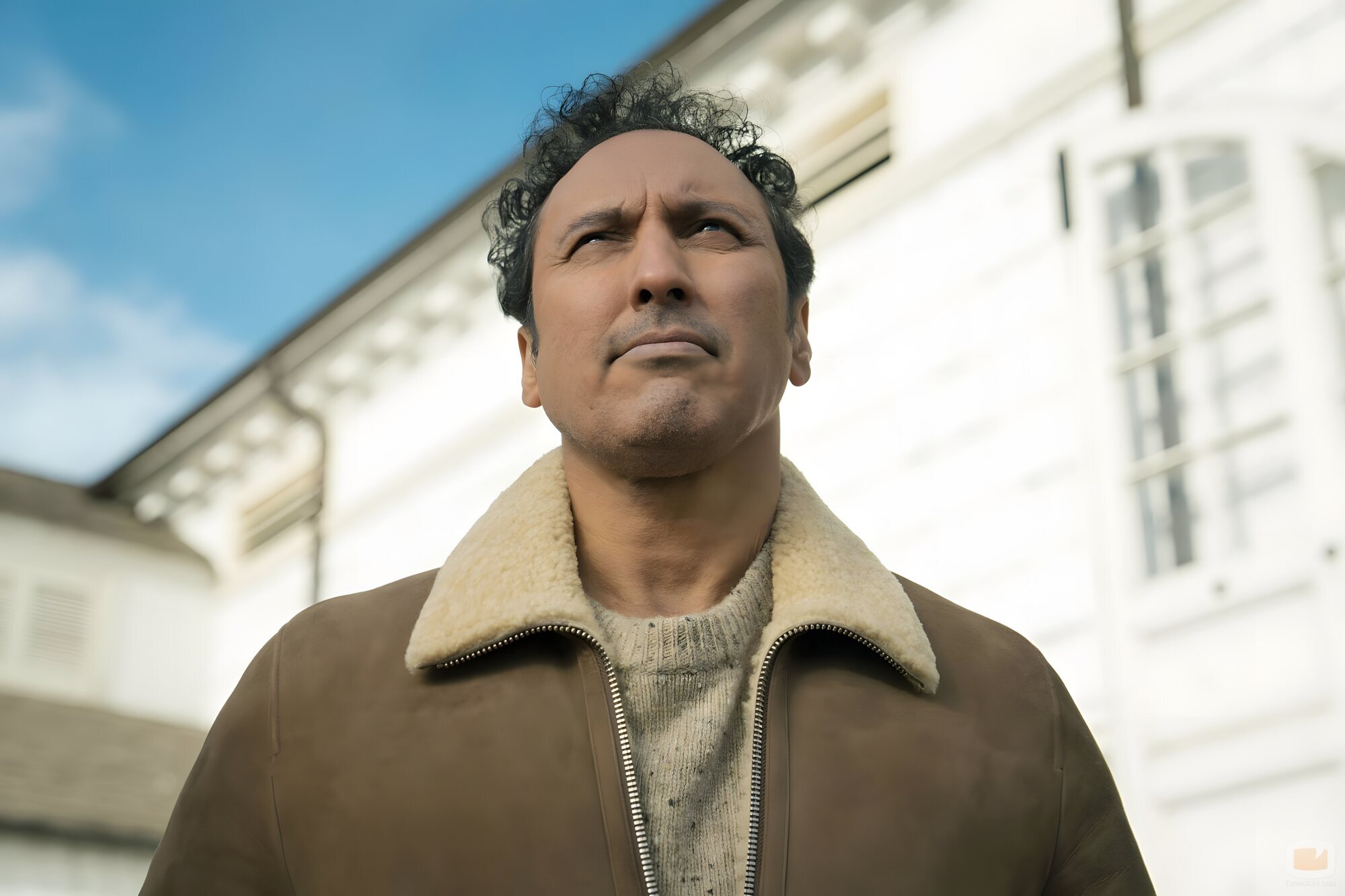 Aasif Mandvi en 4x03 'Cómo hacer la matanza de un cerdo' de 'Evil'