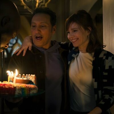 Katja Herbers y Aasif Mandvi en Capítulo 8 titulado 'Cómo salvar una vida' de 'Evil'