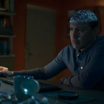 Aasif Mandvi en 'Cómo enseñar a un Chatbot' de 'Evil'