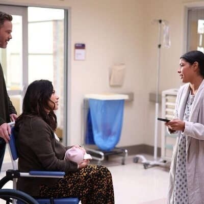 Escena de Shawn Ashmore y Alyssa Diaz en 'Contraatacar' de 'The Rookie'