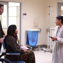 Escena de Shawn Ashmore y Alyssa Diaz en 'Contraatacar' de 'The Rookie'