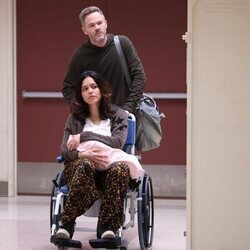 Shawn Ashmore y Alyssa Diaz en 'Contraatacar' de 'The Rookie'