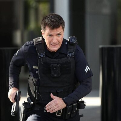 Nathan Fillion en 6x01 titulado 'Contraatacar' de 'The Rookie'