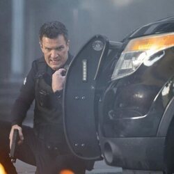 Imagen de Nathan Fillion en 6x01 titulado 'Contraatacar' de 'The Rookie'