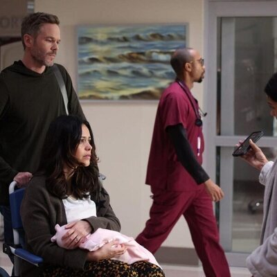 Shawn Ashmore y Alyssa Diaz en el 6x01 de 'The Rookie'