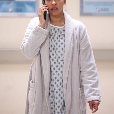 Escena de Lisseth Chavez en 6x01 titulado 'Contraatacar' de 'The Rookie'