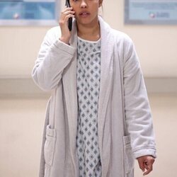 Escena de Lisseth Chavez en 6x01 titulado 'Contraatacar' de 'The Rookie'