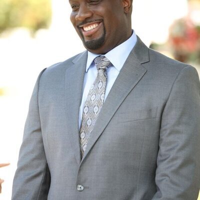 Imagen de Richard T. Jones en 6x02 'El martillo' de 'The Rookie'