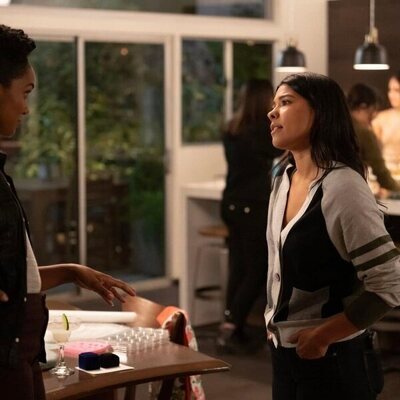 Mekia Cox y Lisseth Chavez en el 6x02 de 'The Rookie'