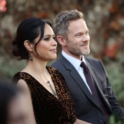 Shawn Ashmore y Alyssa Diaz en la temporada 6 y el capítulo 02 de 'The Rookie'