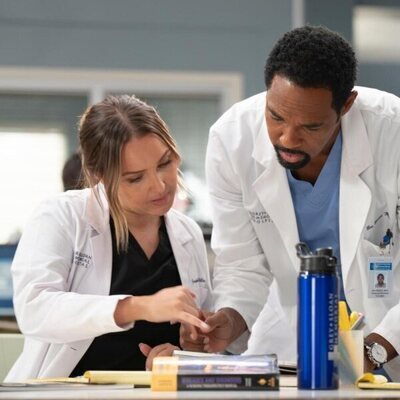 Jason George y Camilla Luddington en el 21x04 de 'Anatomía de Grey'