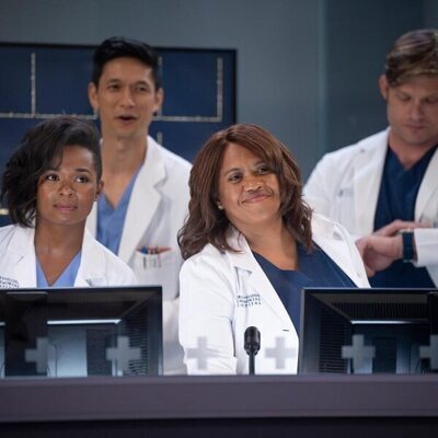 Chandra Wilson y Alexis Floyd en 'Haces que me explote el corazón' de 'Anatomía de Grey'