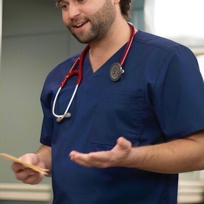 Jake Borelli en 21x06 'Meneo nocturno' de 'Anatomía de Grey'