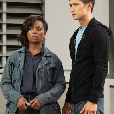 Harry Shum Jr. y Alexis Floyd en 21x07 'Si te vas' de 'Anatomía de Grey'